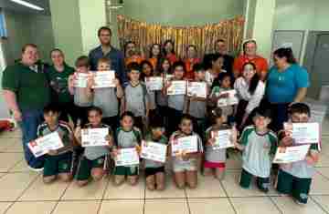 Formatura do Programa Turma da Mesadinha incentiva educação financeira no distrito de Porto Mendes (PR)